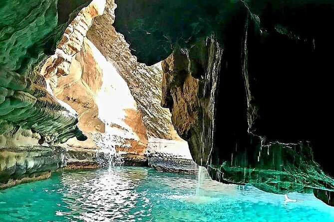 Private 2 Day Wadi Shab and Bimmah Sinkhole Tour