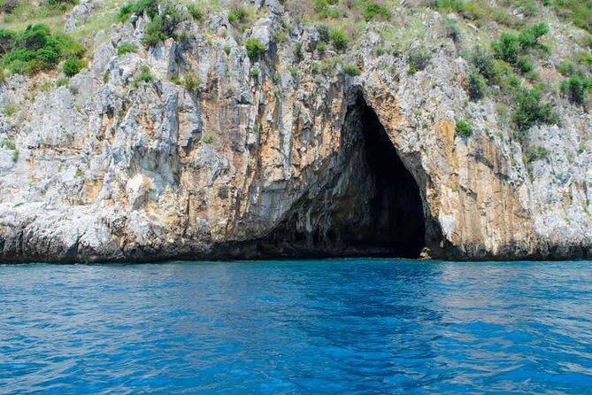 Private Boat Experience: Admire the Capri Coast 2 Hours