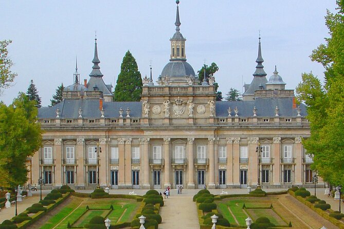 Private Guided Tour With Admission to La Granja and Fabrica De Vidrio - Inclusions