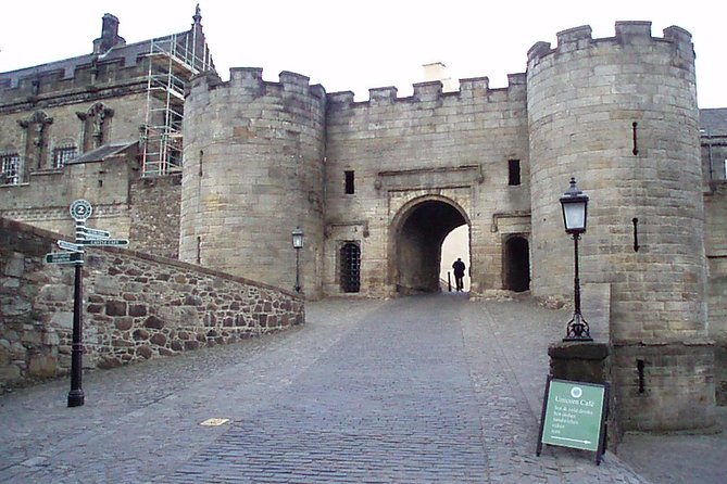 Private Highland Whisky, Stirling Castle and Linlithgow Palace Tour – Edinburgh