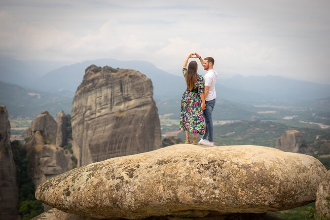 Private Meteora Photo Shoot With a Professional Photographer