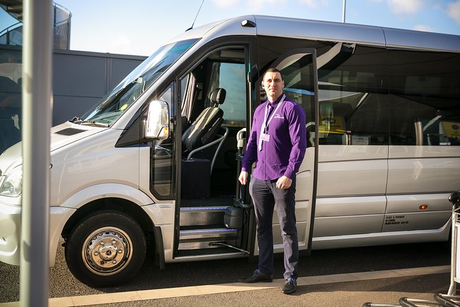 Private Minibus Arrival Transfer: Gatwick to Central London Airport - Overview of the Transfer