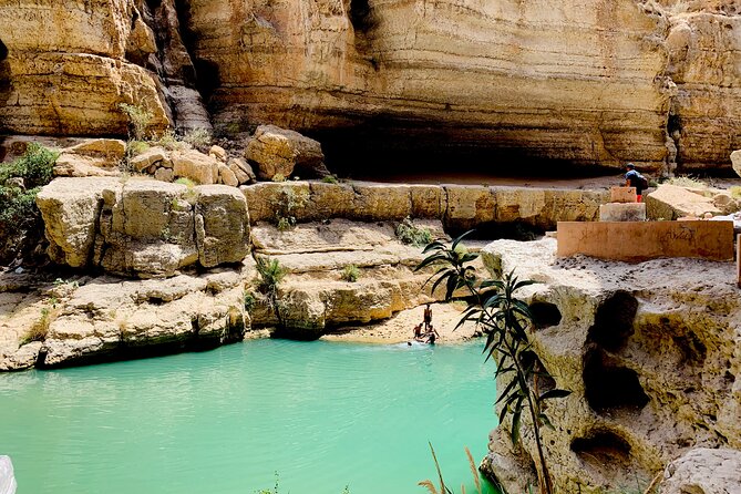 Private Oman Desert Overnight in Wahiba Sand and Wadi Exploration