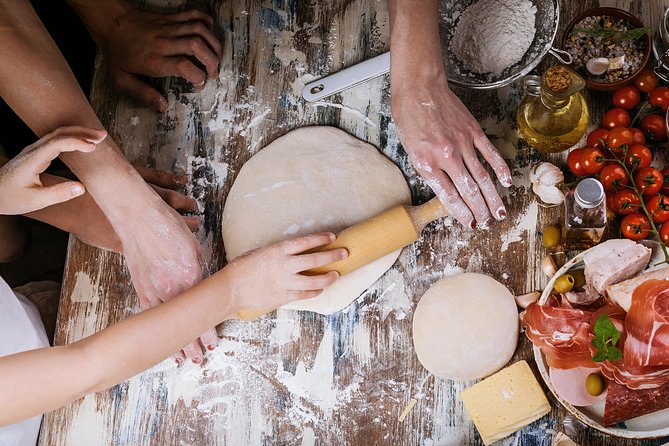 Private Pizza & Tiramisu Class at a Cesarinas Home With Tasting in Alberobello