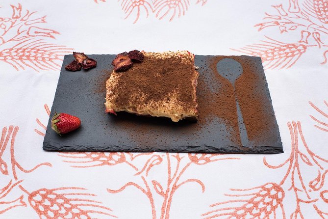 Private Pizza & Tiramisu Class at a Cesarinas Home With Tasting in La Spezia - Experience Overview