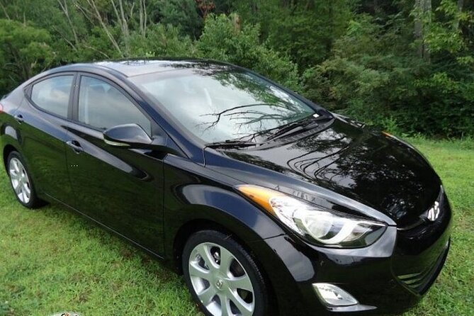 Private Roundtrip Sedan Airport Transfer to Downtown Nassau