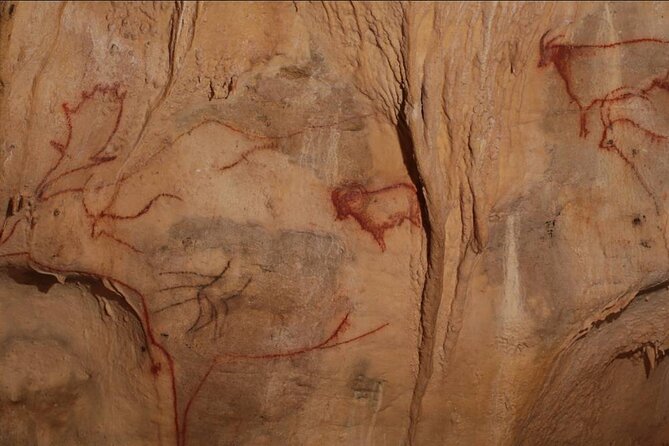 Private Tour Into an Original Prehistoric Cave by EXPLOREO SARLAT