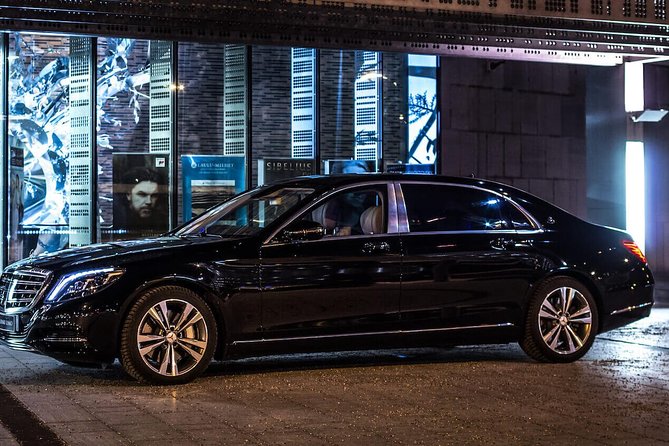 Private Transfer : Between Hamilton Airport OR Toronto Pearson Airport and City-One Way