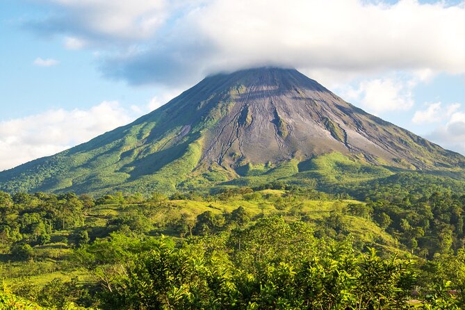 Private Transfer From La Fortuna to Juan Santa Maria Airport - Pickup and Drop-off