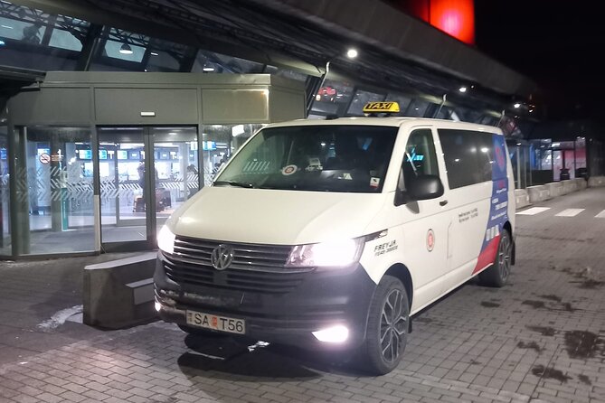 Private Transfer From Reykjavik/Surrounding to Keflavik Airport