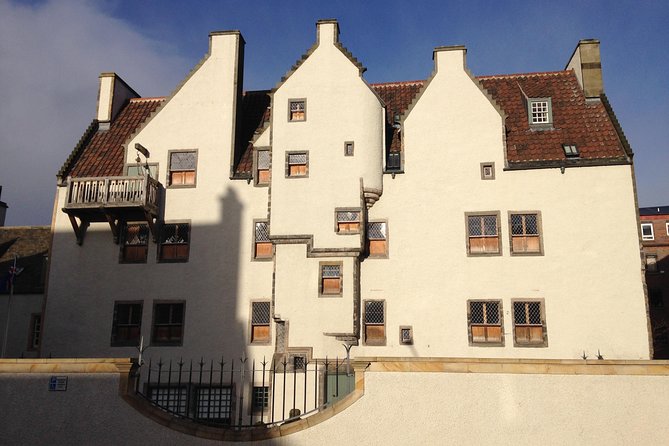 Private Walk: Sunny Leith
