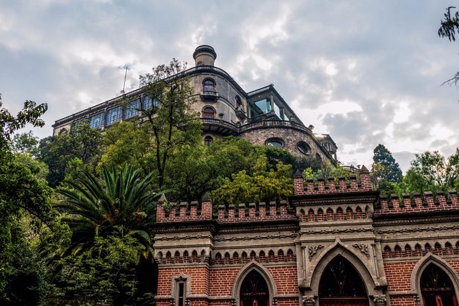 Private Walking Tour Anthropology Museum & Chapultepec Castle