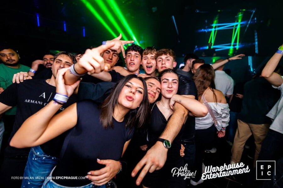 Pub Crawl With Shots and Night Club I Prague