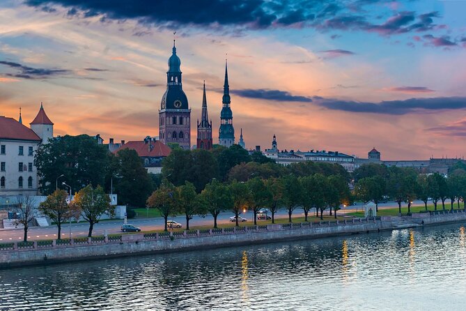 Riga Scavenger Hunt and Highlights Self-Guided Tour