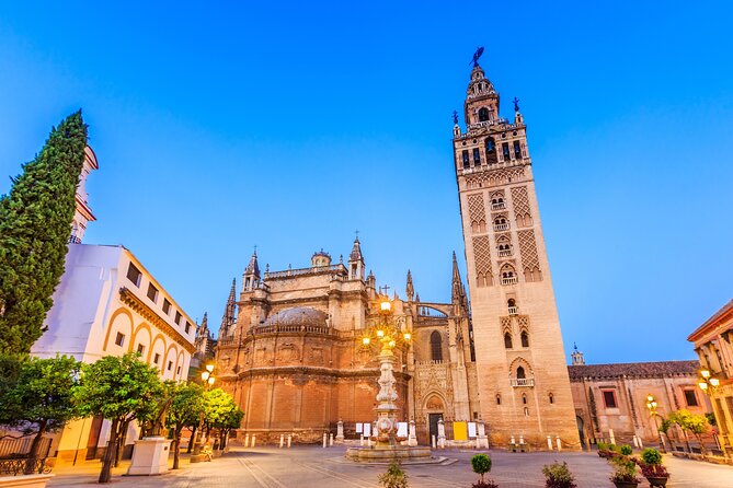 Seville: Guided Tour to the Alcazar + Cathedral and Giralda