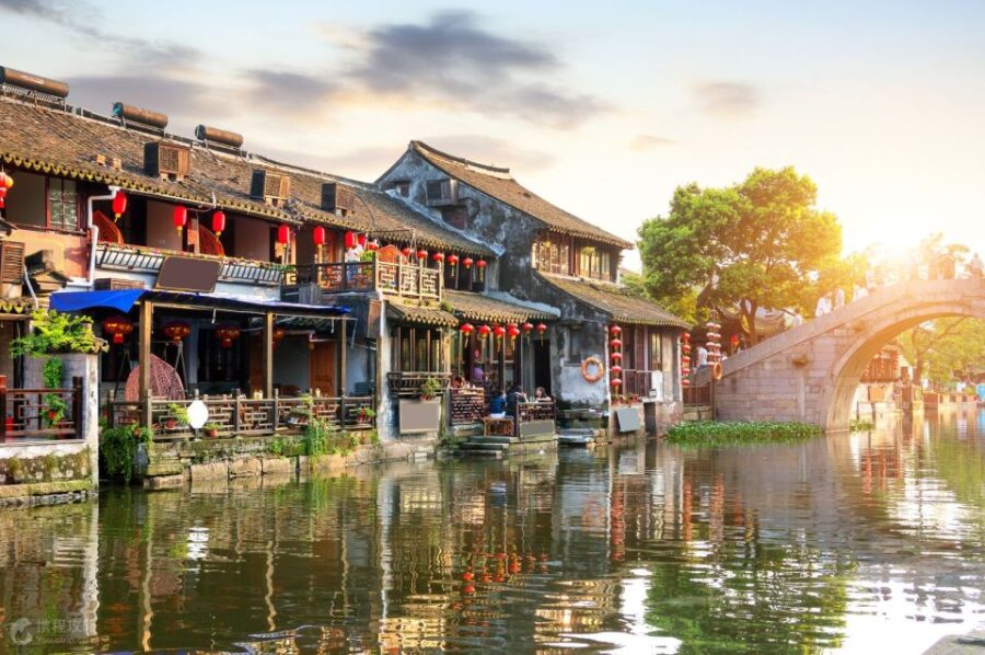 Shanghai: Shanghai & Zhujiajiao Water Town Private Day Tour