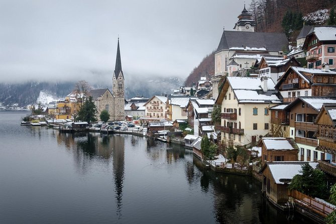 Sightseeing Transfers From Vienna to Salzburg With a 4-Hours Stop in Hallstatt