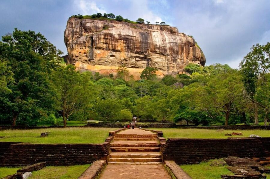 Sigiriya: Dambulla Temple & Village Tour From Trincomalee
