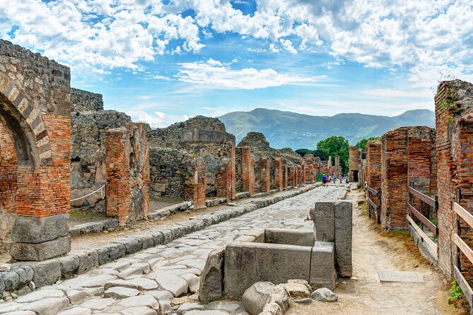 Skip the Line Pompeii Guided Tour With Archaeologist