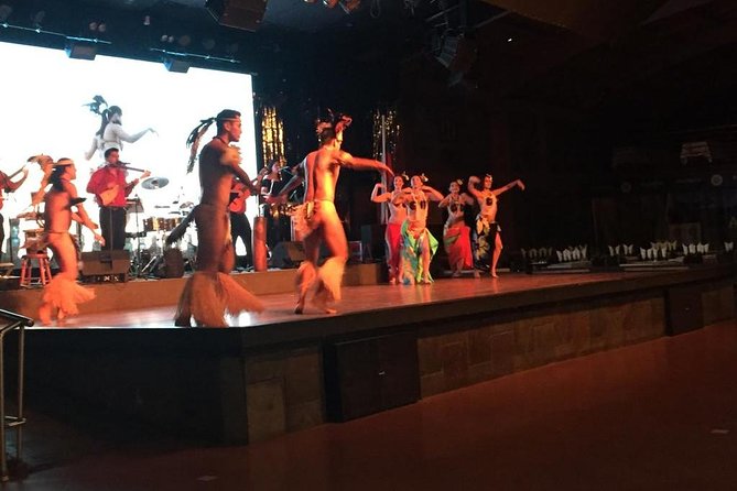 Small-Group Night City Tour: San Cristobal Hill and Dinner Show