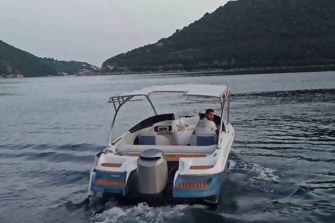 Speedboat Rent up to 8 People(Charged per Hour)