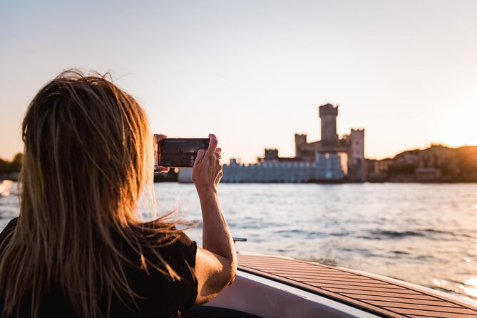 Sunset Boat Tour of Sirmione With Exclusive Onboard Aperitif