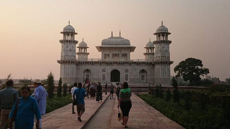 Taj Mahal Private Tour From Delhi With Ticket & Meal Options