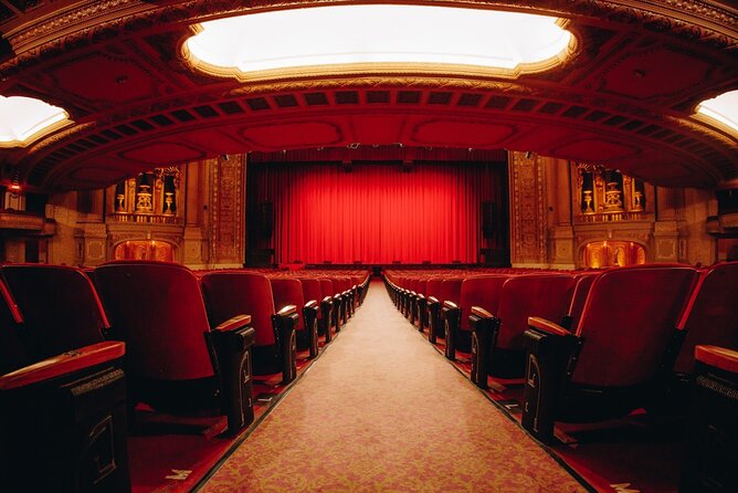 The Chicago Theatre Tour Experience