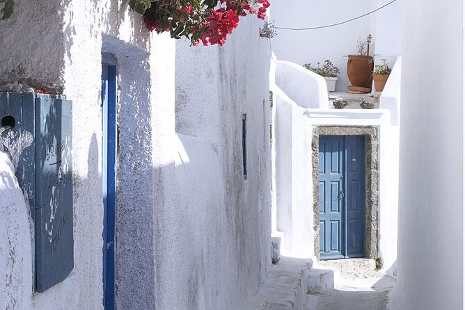 The Highlights of Santorini on a Mini Bus Daily Sunset Tour