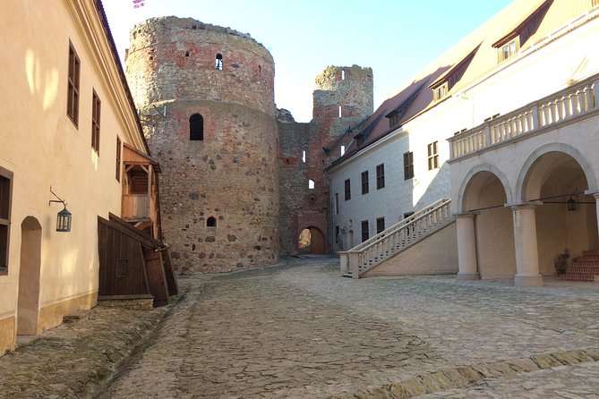 Tour From Riga to Vilnius: Bauska Castle, Rundale Palace and the Hill of Crosses