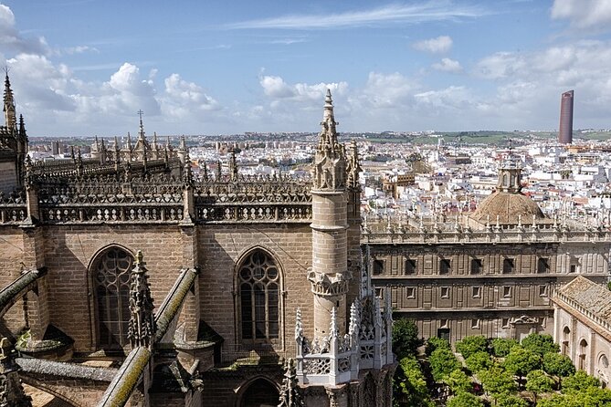 Tour to the Cathedral and the Giralda With Admission Included in Seville