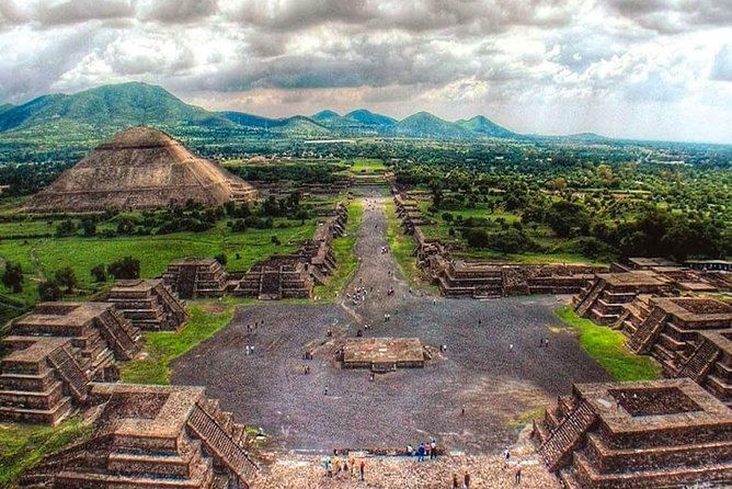 Tour to the Pyramids of Teotihuacán in English, Leaving Querétaro