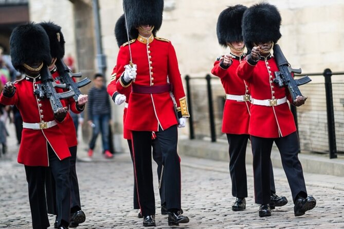 Tower of London: Early Entry & Guided Tour With the Beefeaters - Tour Overview and Highlights