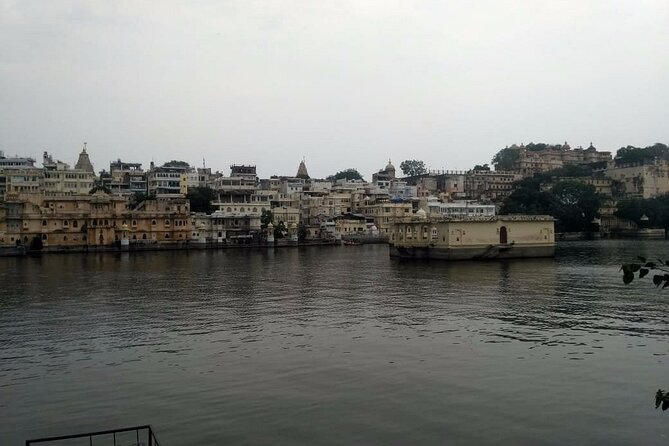 Udaipur City Private Luxury Tour With Guide