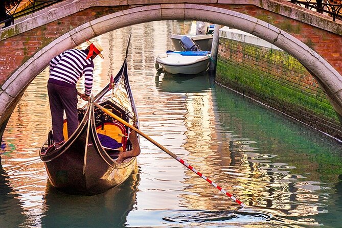 Venice: 2 Hours Morning Walk Tour With Gondola Glide - Itinerary Details