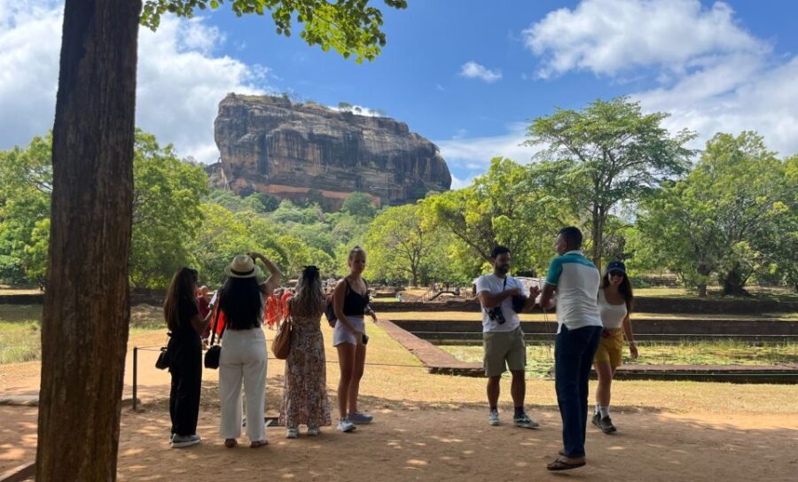 VIP All Inclusive Sigiriya Dambulla & National Park Tour