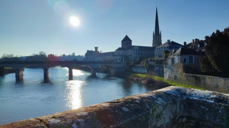 Visit the Church of St-Savin in a 1.5 Hours Tour