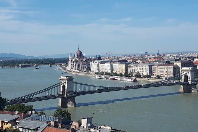Walking Tour and Wine Tasting With Legends in the Castle District