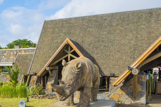 Wild Animals South West Tour : SAFARI JEEP CASELA PARK & LE MORNE