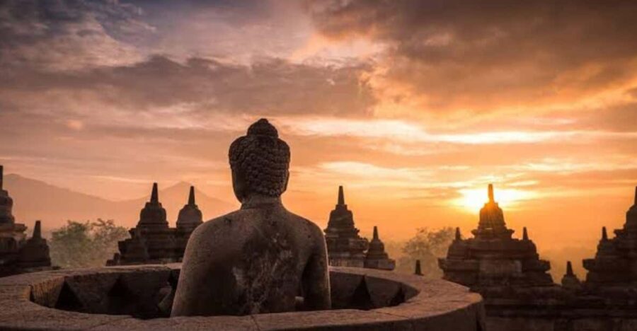 Yogyakarta: Borobudur & Queen of Boko Sunset Temple Day Tour