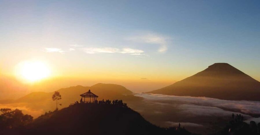 Yogyakarta: Dieng Sunrise Trip & Borobudur Afternoon Tour