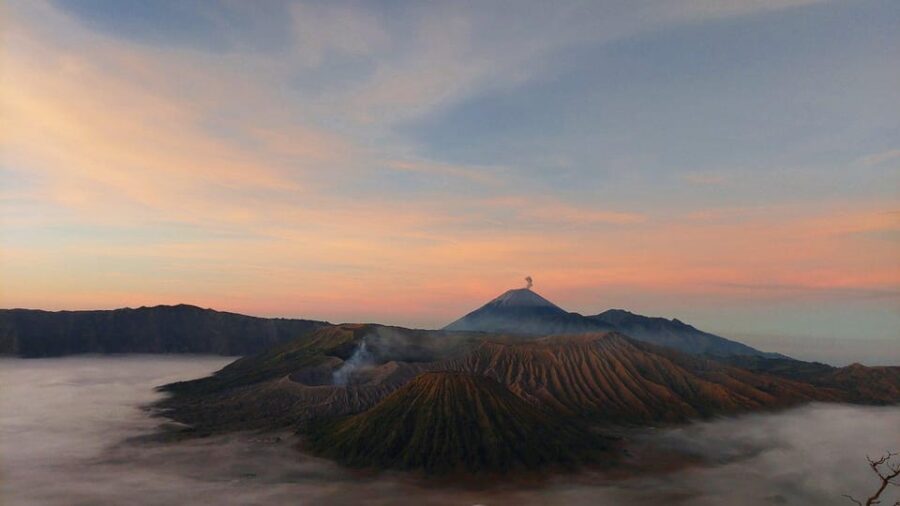 Yogyakarta:Yogyakarta Bromo Sunrise Ijen Blue Fire Land Tour