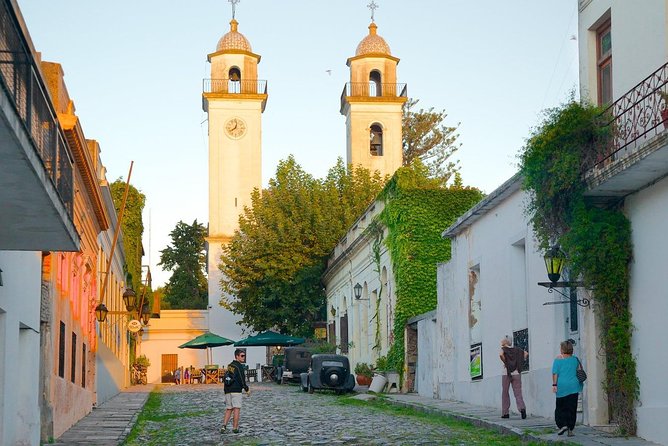 2-Days and 1 Night in Colonia - Tour Overview