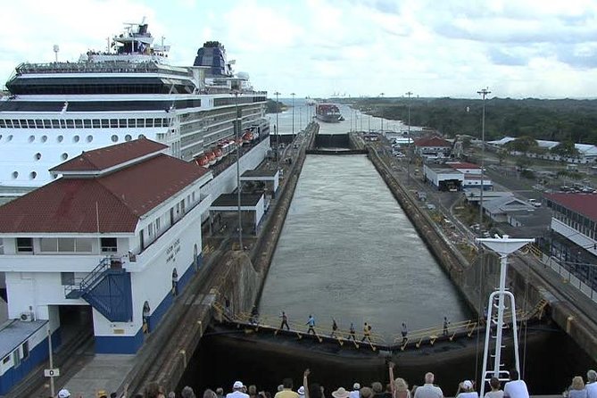 #1 Panama Stopover Tour - 2 Destinations 1 Fare - Train Ride Walk - Visiting the Panama Canal