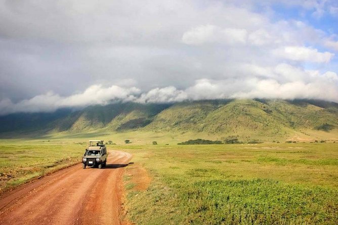2 Day: Tarangire and Ngorongoro Crater - Safari Jeep 4x4 Experience
