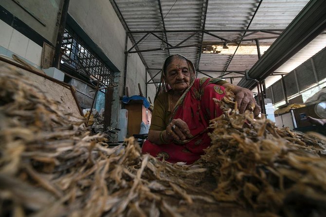 2 Days Mumbai Must-Sees: Markets at Dawn, Heritage Sites & Slums - Exploring Heritage Sites