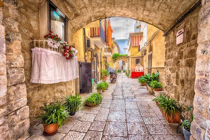 2-Hour Guided Walking Tour of Bari With Street Food - Walking Tour Experience