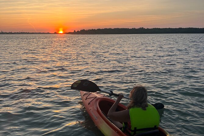 2 Hour Sunset Kayak Tour: War Veterans Memorial Park - Meeting and End Point