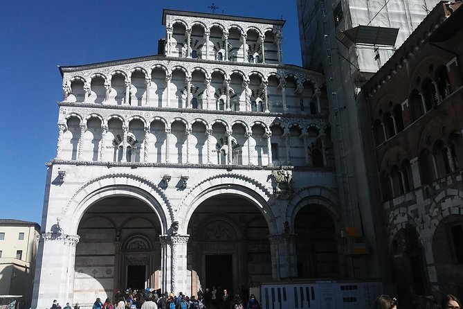 2-Hours Relax Walking Tour Through Lucca - Meeting Information