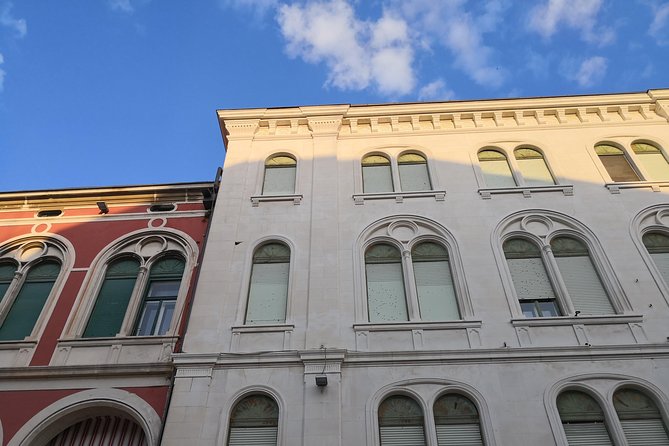2 Hours Split Walking Tour With Free Food Tasting - Food Tasting Experience